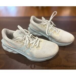 Women’s Asics Novablast size 7.5